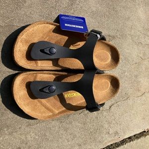 Birkenstock’s Gizeh Sandals